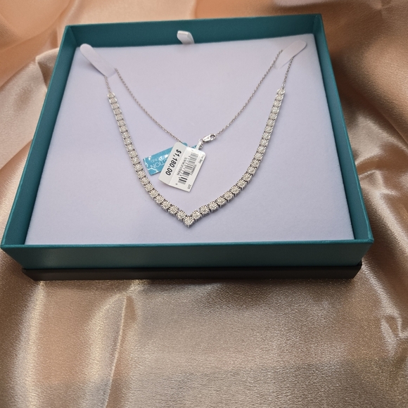 Brand new sterling silver and diamonds necklace - Picture 5 of 6